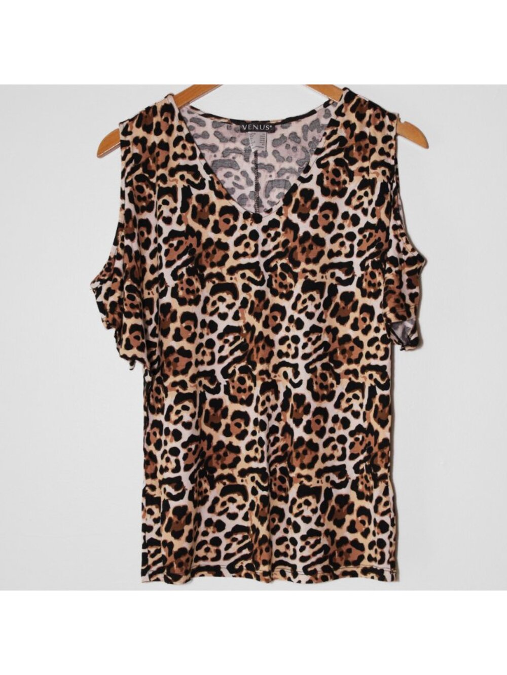 Venus Cold Shoulder Short Sleeve V Neck Top Animal Print Relaxed XS